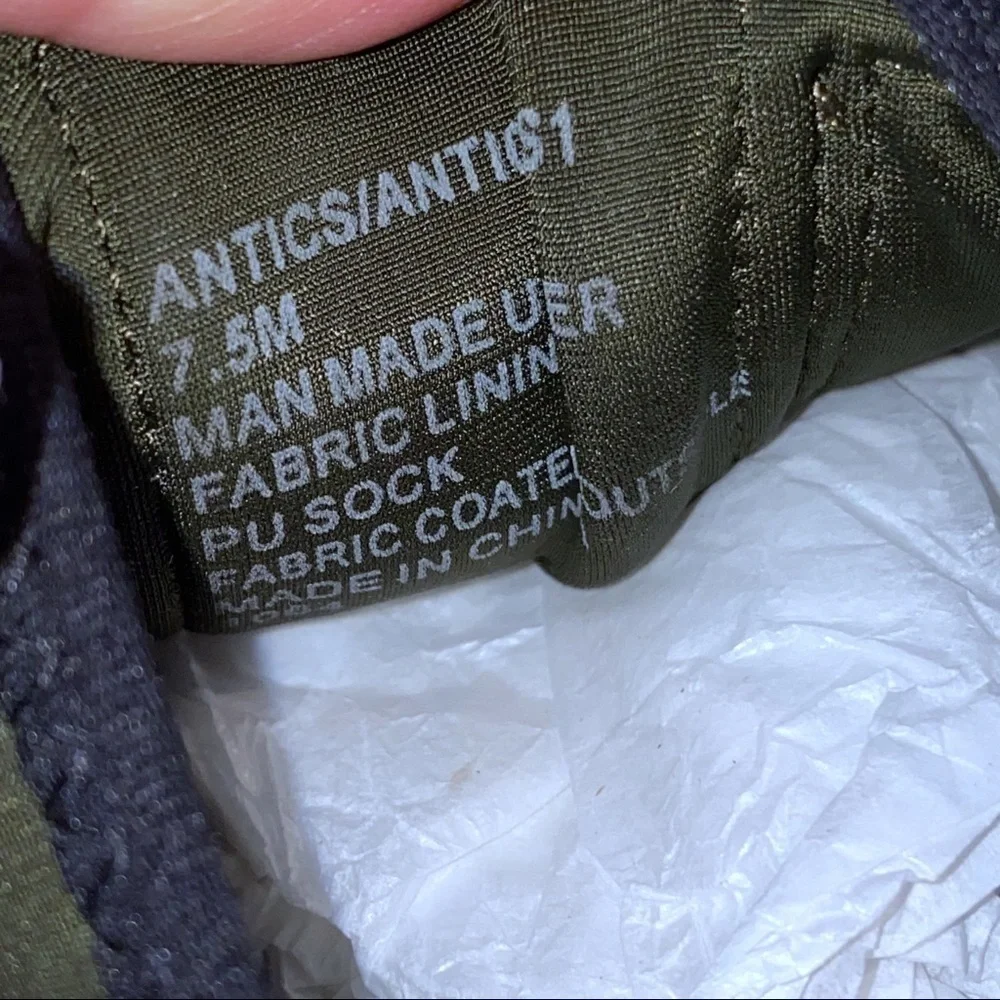 Steve Madden | Antics Green Camo Sneaker 7.5